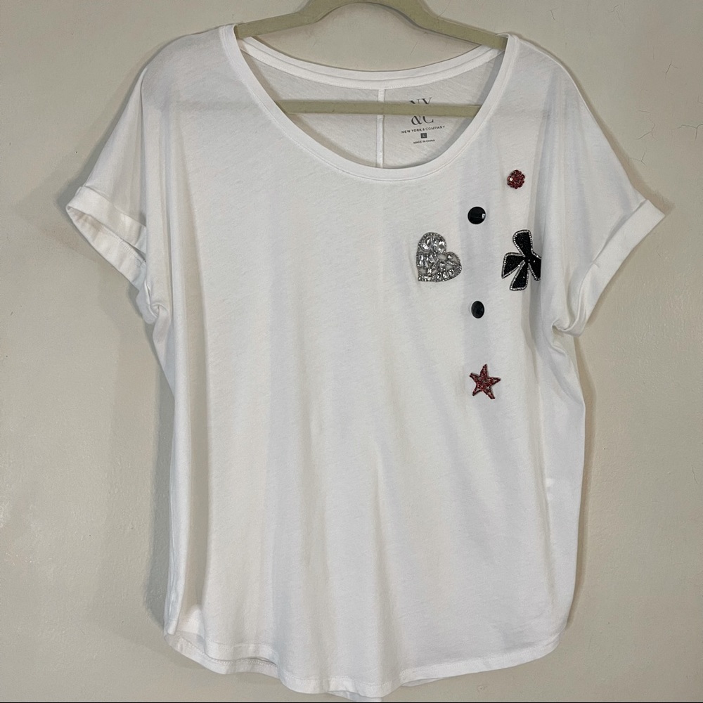 Scoop neck White T-shirt with Design - Picture 3 of 11